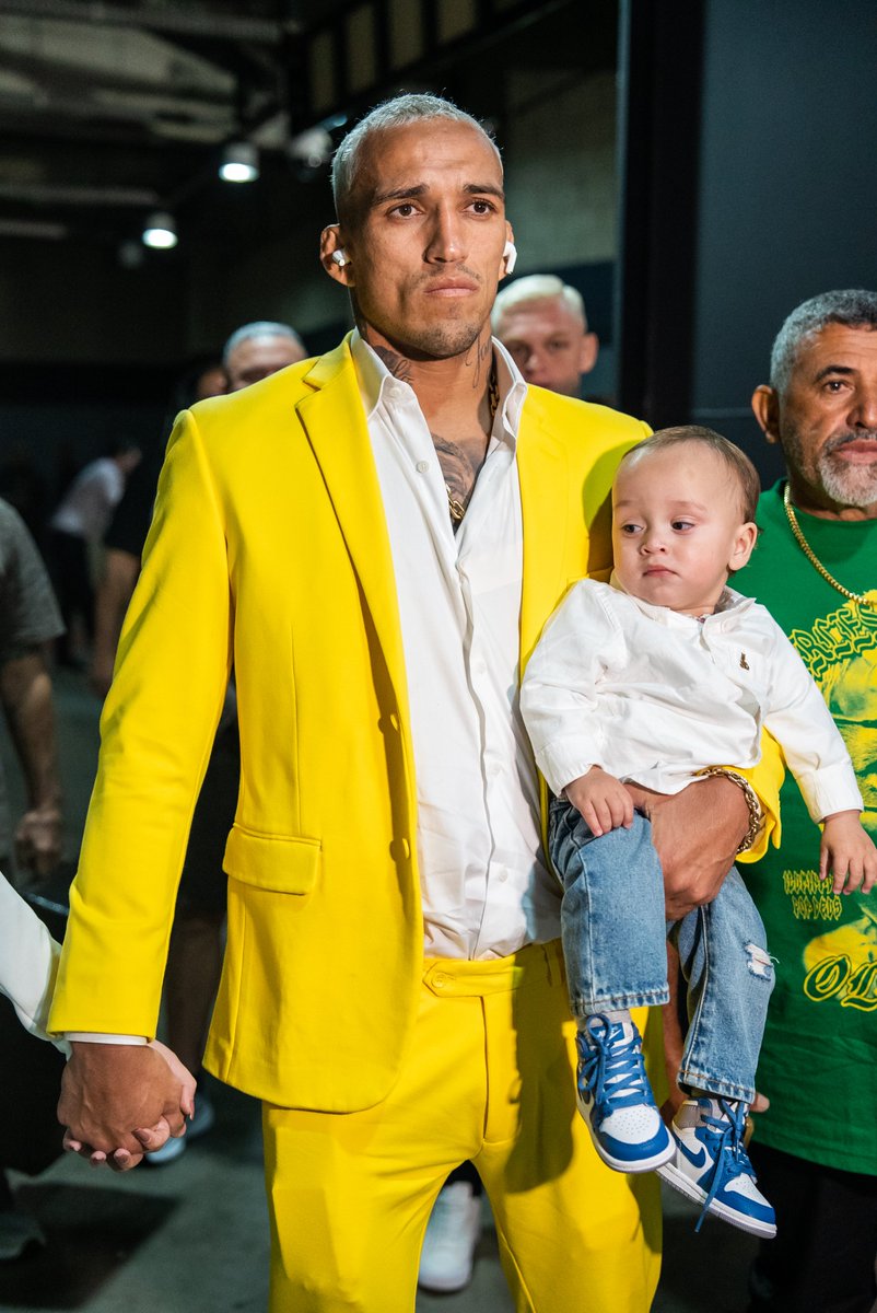 He's here! 🦁 <a href="/CharlesDoBronxs/">Charles 'DoBronxs' Oliveira</a> clocking in for #UFCRio! 🇧🇷