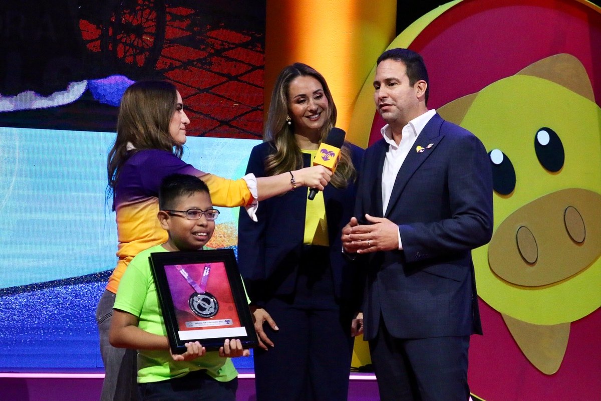 ¡Orgulloso de mi #Saltillo!🙌
Junto a Luly, recibimos a nombre de nuestro municipio la Medalla por la Inclusión Gilberto Rincón Gallardo en el Teletón 2025. 🏅

Este reconocimiento destaca las acciones y programas que impulsamos para construir una ciudad más (1/2)