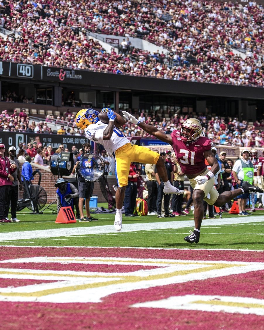 Pitt_FB's tweet image. DO IT ALL DEZ‼️

➡️ 200 all-purpose yards
➡️ Tied a career high w/ 155 rec. yds 
➡️ 2 receiving TDs