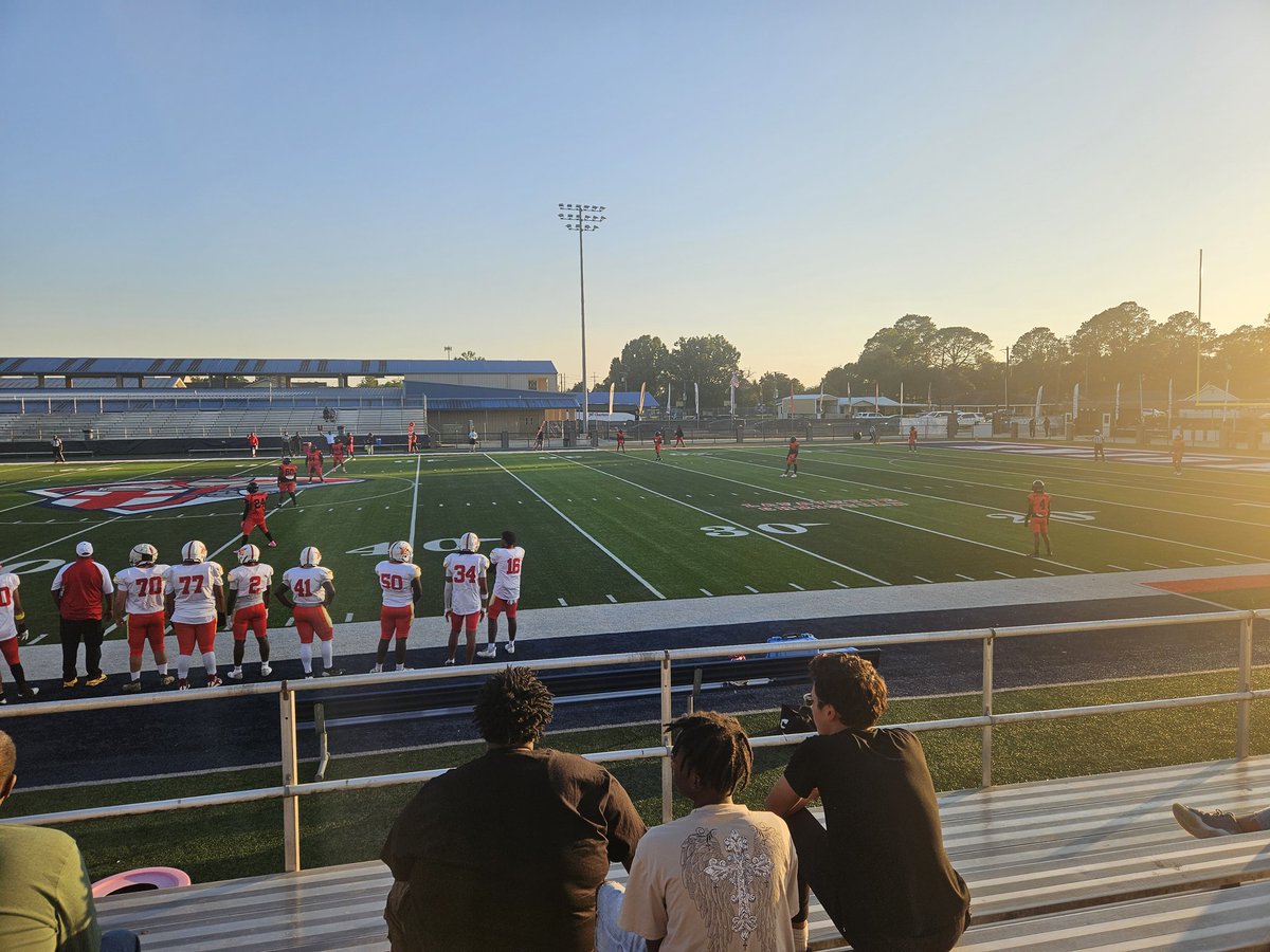BenSLASports's tweet image. The road team brought 11 guys...