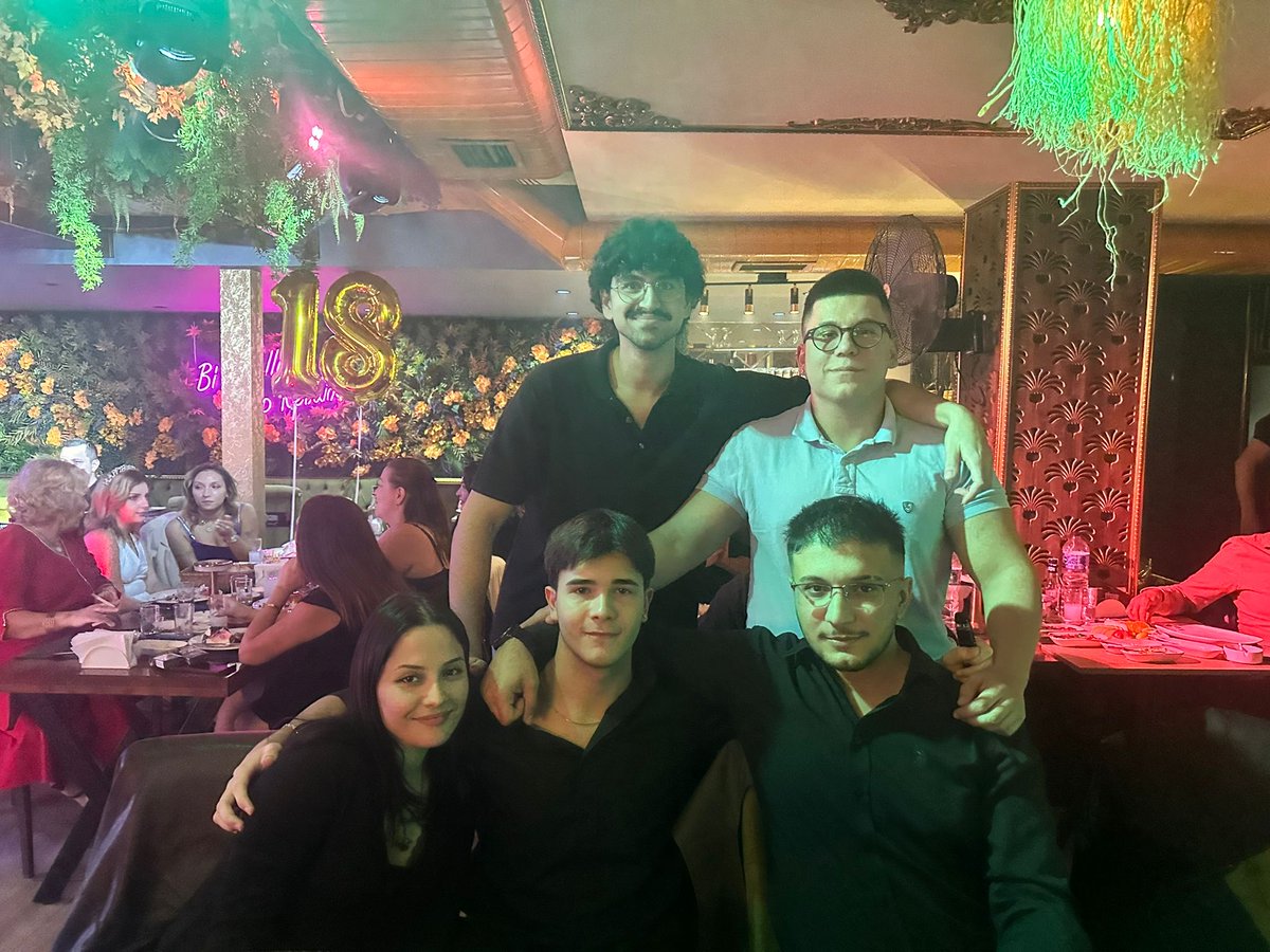 PolyMervlr's tweet image. fotoğrafta olan olmayan canlarım hepiniz çok değerlisiniz 🥹🫶 21🥳