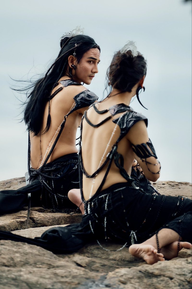 além da história foda de khemjira a gente tem que bater palma pra a produção e os figurinistas, a qualidade disso tá surreal de boa 

Khemjira The Series EP10
#เขมจิราต้องรอดEP10