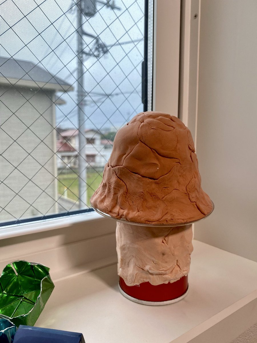 息子が工作の時間で作ったキノコの貯金箱