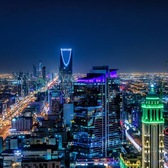 hjkh65hg7's tweet image. قسم بالله أن اول ما شفت #الرياض يوم أمس بكيت على #صنعاء التاريخ
. صنعاء التي خذلانها وجعلنا الجرذان القادمة من غبار التاريخ تعيث فيها فساد وتدمر كل شي جميل فيها
.سلمناها لمن أعادها ألف عام للورى ورسم الحزن والالم والتخلف في كل زوايها
