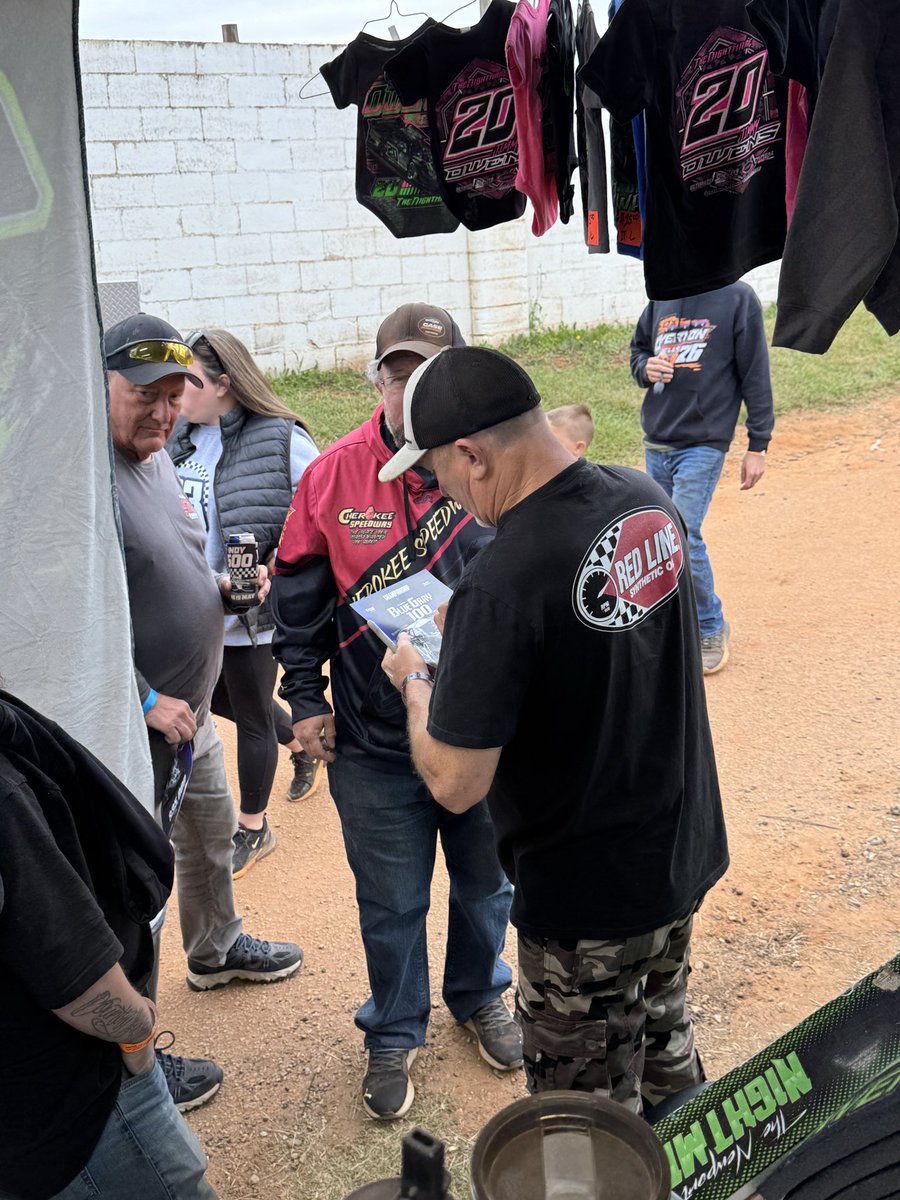 Thanks to all of the great fans at <a href="/Cherokee_DirtSC/">Cherokee Speedway</a> who visited the souvenir trailer this afternoon and got an autograph from the newly crowned <a href="/HuntTheFrontSDS/">Hunt the Front Super Dirt Series</a> Champion!  A reminder that you can always go shopping for merch online at ShopJimmyOwens20.com.

<a href="/redlineoil/">Red Line Oil</a>