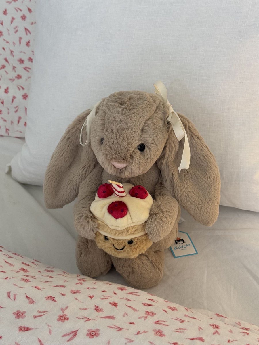 dsbuckleys's tweet image. how does pinterest see me?

♡ singer
꩜ animal
⋆˚࿔ lyric
𖤐 plushie