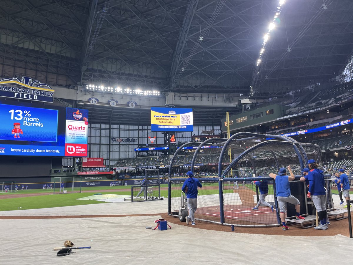 mattzahnsports's tweet image. The Cubs are taking BP right now. The roof is closed in Milwaukee. The first ever playoff meeting between the Cubs and Brewers (fittingly) comes down to a decisive Game 5.
@cbschicago