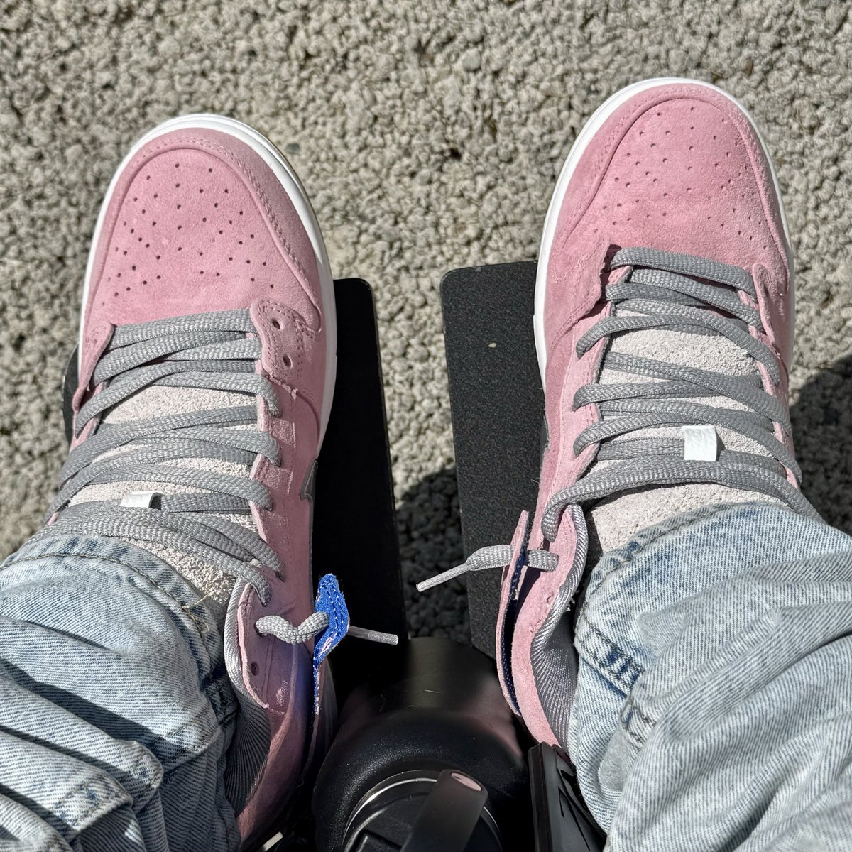 j_mobile's tweet image. For #BreastCancerAwarenessMonth I’m rocking my 2012 When Pigs Fly @cncpts Dunk SB Highs in solidarity. The motto will always be #FuckCancer.
#kotd #wdywt #snkrskickcheck #yoursneakersaredope #DunkSB #NikeSB #sneakerhead #todayskicks #DunksForDays #DunksOnDeck