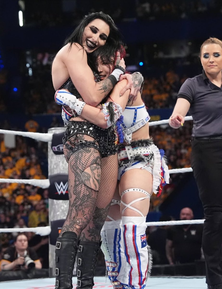 d0mmymami's tweet image. rhea just looks so happy😭😭
