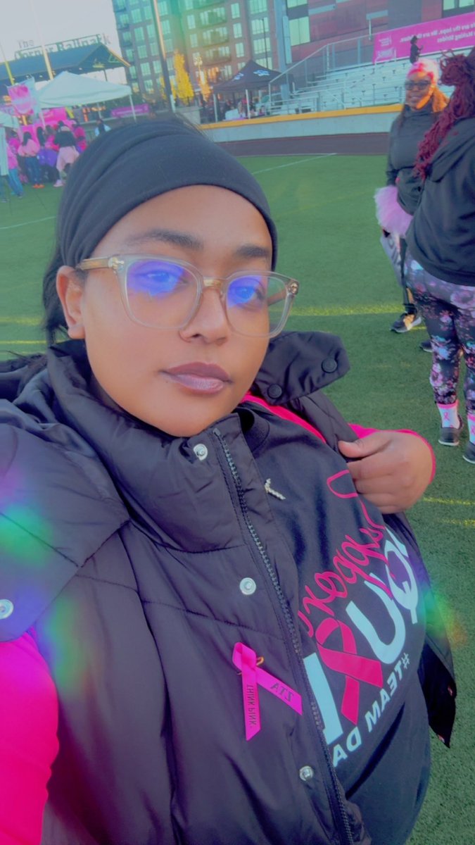 MFn_AB's tweet image. My knee is cooked but anything for my big sister!! #BreastCancerAwarenessMonth