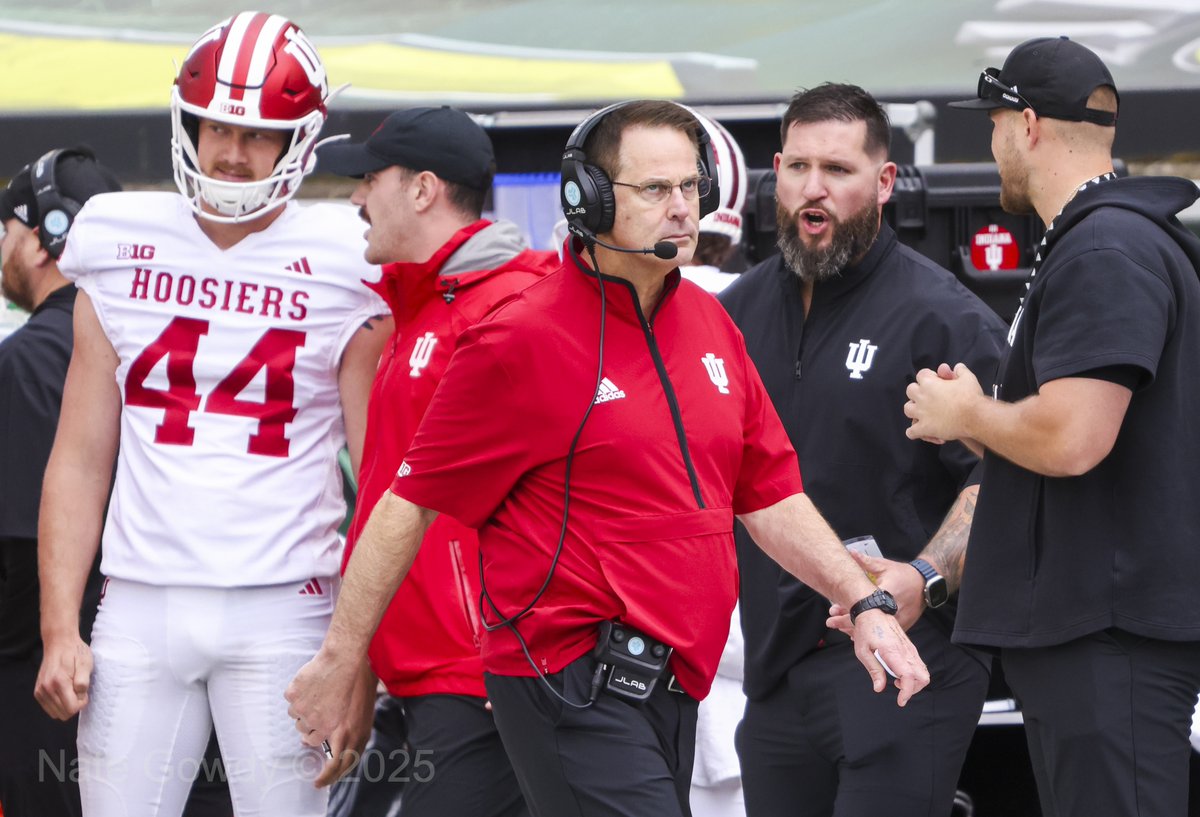 EUGENE, OREGON - OCTOBER 11: Indiana University coach Curt Cignetti during an NCAA football game against the Oregon Ducks at Autzen Stadium on October 11, 2025 in Eugene, Oregon. (Photo by Nate Gowdy/for The Bloomingtonian)

bloomingtonian.com/2025/10/11/gal…