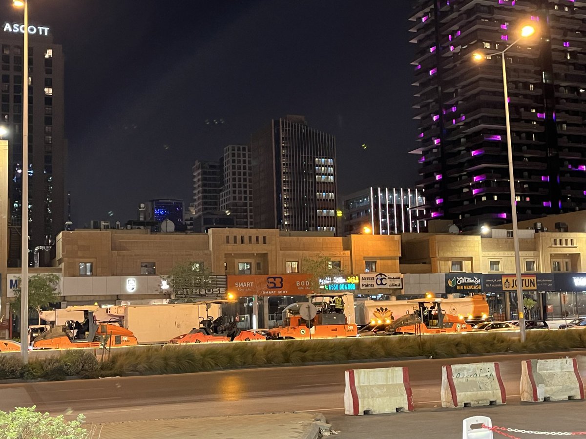SaudiProject's tweet image. 🟢 يحدث الآن
البدء بتنفيذ #تحويلة_مرورية على طريق أنس بن مالك في الرياض، في الجزء الواقع عند تقاطع طريقي العليا العام والملك فهد باتجاه الشرق، تمهيدًا لتنفيذ أعمال تطوير شاملة للتقاطع، يُتوقع أن تتضمن إنشاء أنفاق تسهم في تحسين انسيابية الحركة المرورية وتسهيل حركة التنقل