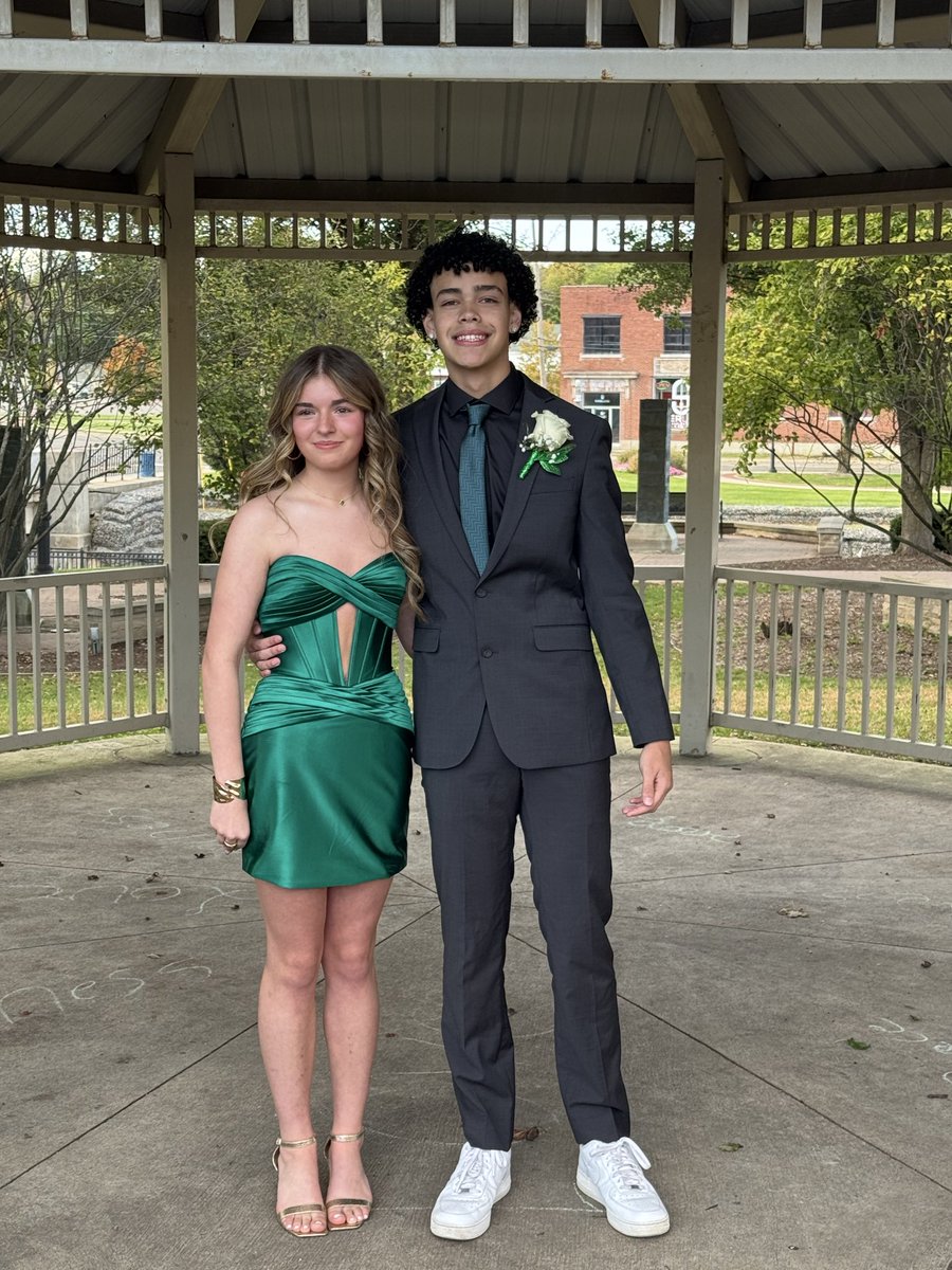trojan_sup's tweet photo. I can’t believe the young woman she is becoming! Homecoming 2025. https://t.co/5LXrQTPE6V