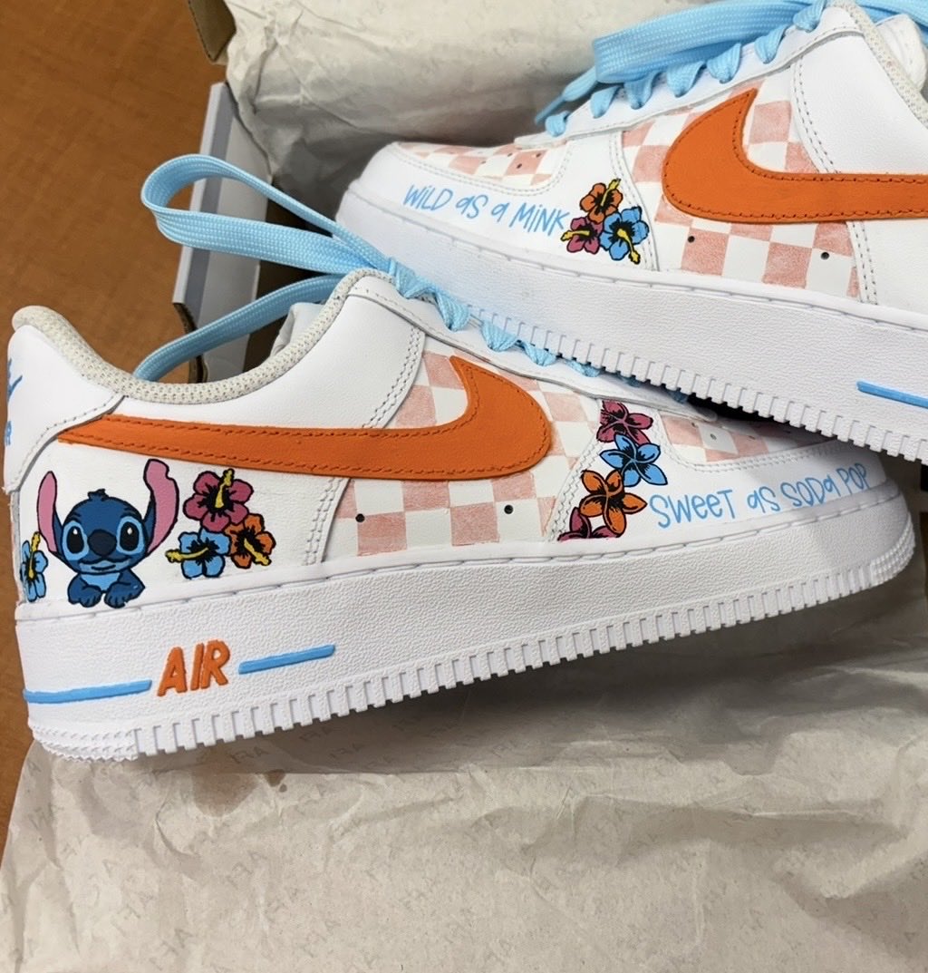 RaisingCustoms's tweet image. Solid mashup of Tennessee and Stitch! We got Stitch and we got Rocky Top lyrics, checkerboard, and baby blue accents to rep our Lady Vols! #gbo #vfl #stitch #angelusdirect