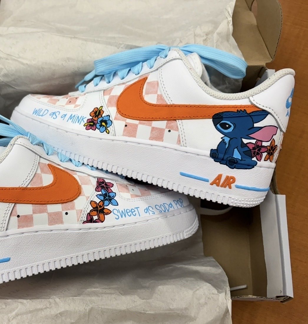 RaisingCustoms's tweet image. Solid mashup of Tennessee and Stitch! We got Stitch and we got Rocky Top lyrics, checkerboard, and baby blue accents to rep our Lady Vols! #gbo #vfl #stitch #angelusdirect