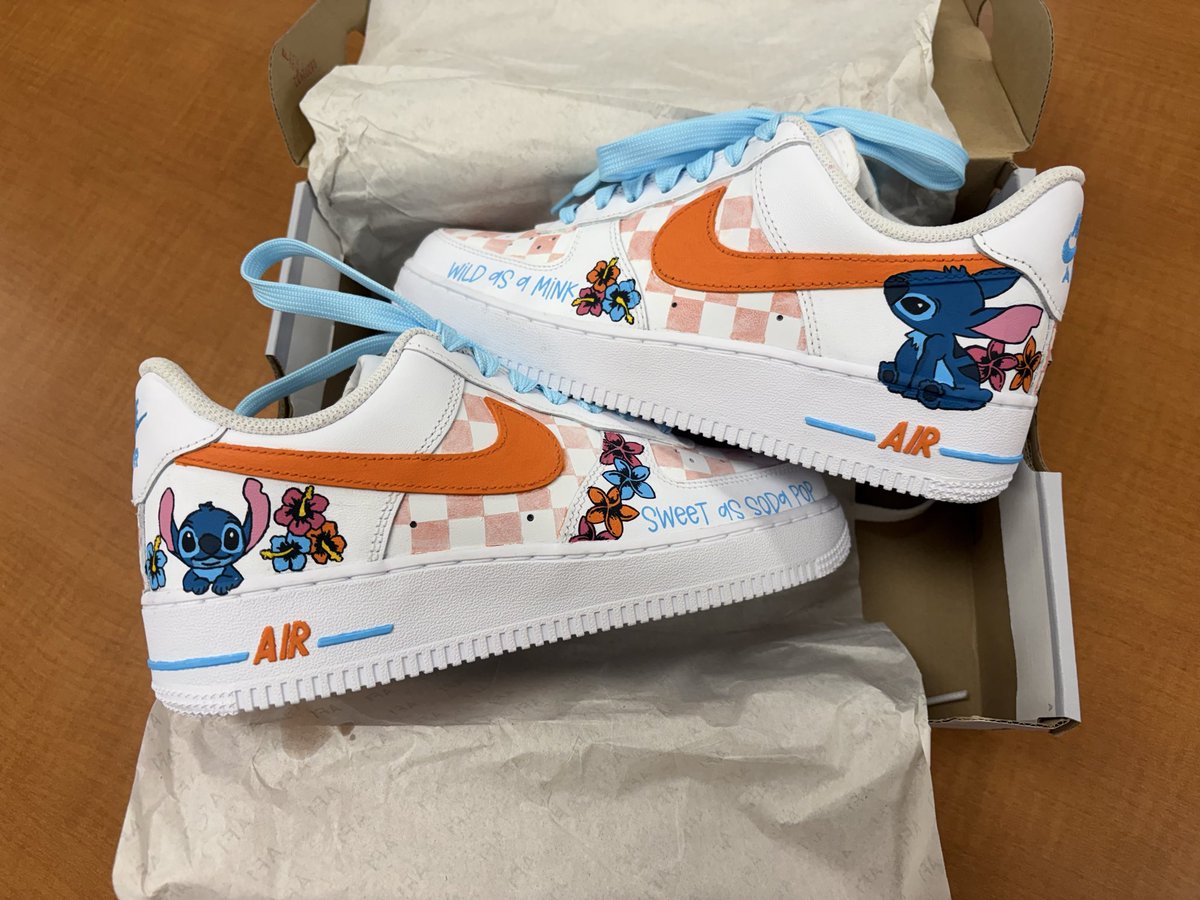 RaisingCustoms's tweet image. Solid mashup of Tennessee and Stitch! We got Stitch and we got Rocky Top lyrics, checkerboard, and baby blue accents to rep our Lady Vols! #gbo #vfl #stitch #angelusdirect