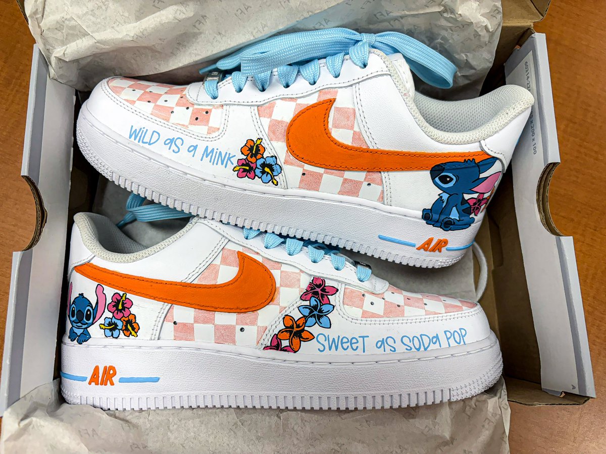 RaisingCustoms's tweet image. Solid mashup of Tennessee and Stitch! We got Stitch and we got Rocky Top lyrics, checkerboard, and baby blue accents to rep our Lady Vols! #gbo #vfl #stitch #angelusdirect