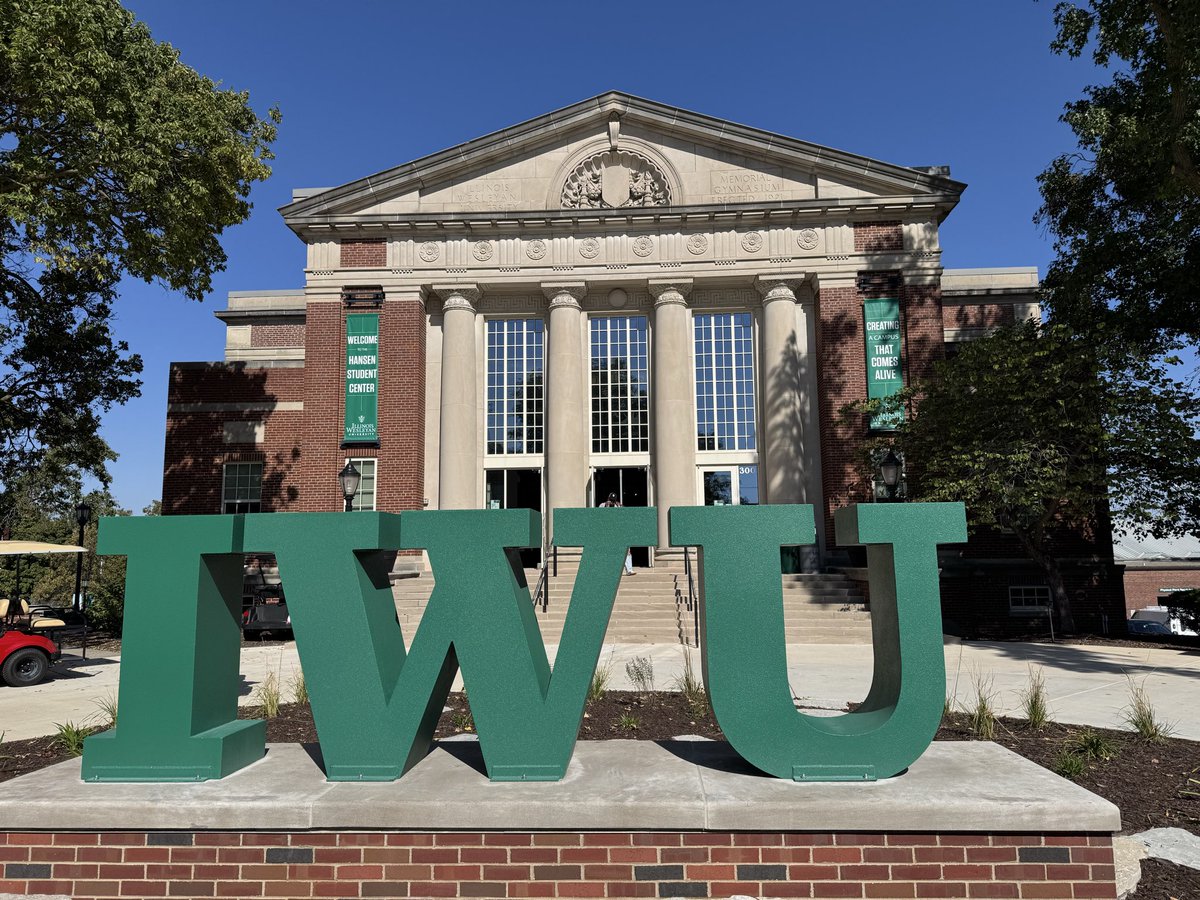 IllinoisMfgAssc's tweet image. Beautiful afternoon in Bloomington celebrating the 175th Homecoming at @IL_Wesleyan! It’s a great liberal arts college and I’m proud to serve on the Board of Trustees. Great to see many old friends and fraternity brothers. 🟢⚪️ #Titans