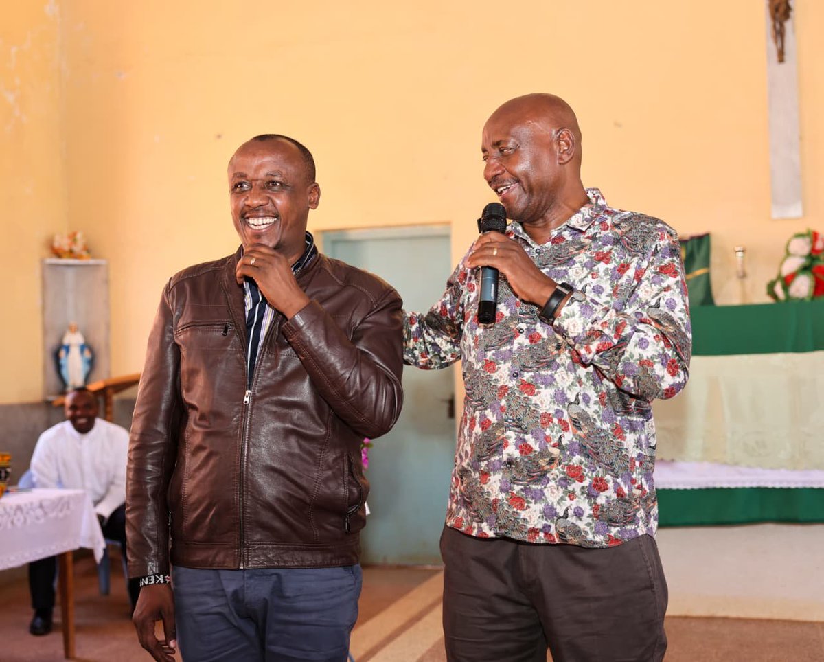 AFununu's tweet image. From better healthcare to safer nights 🌙✨
Governor Mutula Kilonzo Jr. @GvnMutula  donates land for a new hospital, hands over the Utangwa Police Station title deed, and announces floodlight installation to boost security. #LeadershipInAction
