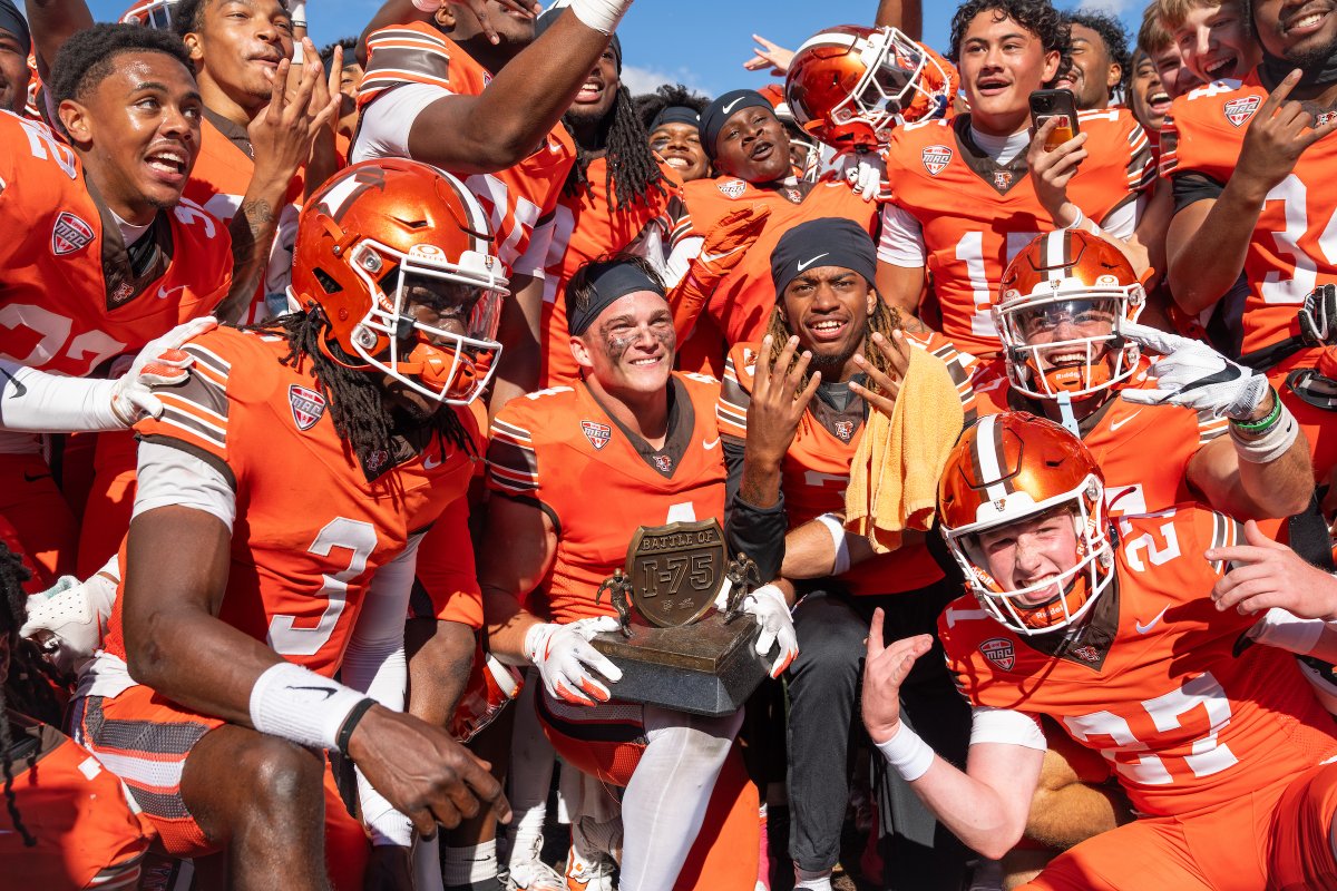bgsu's tweet photo. A win for the 300th game in the Doyt, it was meant to be🟠 #BattleofI75 https://t.co/VPd6OSQDqU