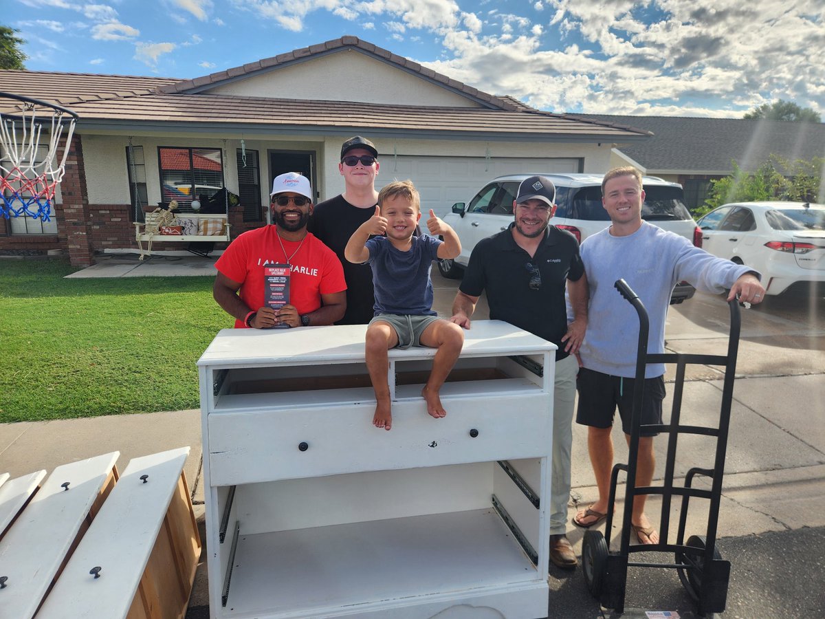 jonathanmcoon's tweet image. We were talking with Connor &amp;amp; Kelsey about the Spilsbury recall — next thing we know, we’re helping them move a dresser. Neighbors coming together to take our city back. 💪 #RecallSpilsbury @TPAction_