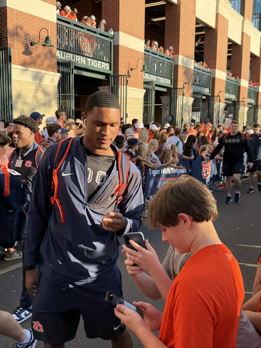 rodgeau's tweet image. 📍 Auburn, Alabama