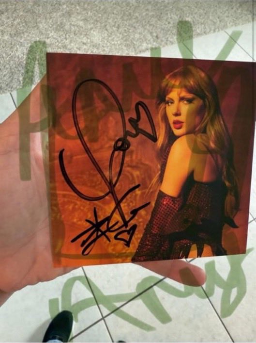 theTSupdates's tweet image. ‼️| Couple of lucky fans received “The Life of a Showgirl” inserts signed by Taylor Swift &amp;amp; Travis Kelce at once.