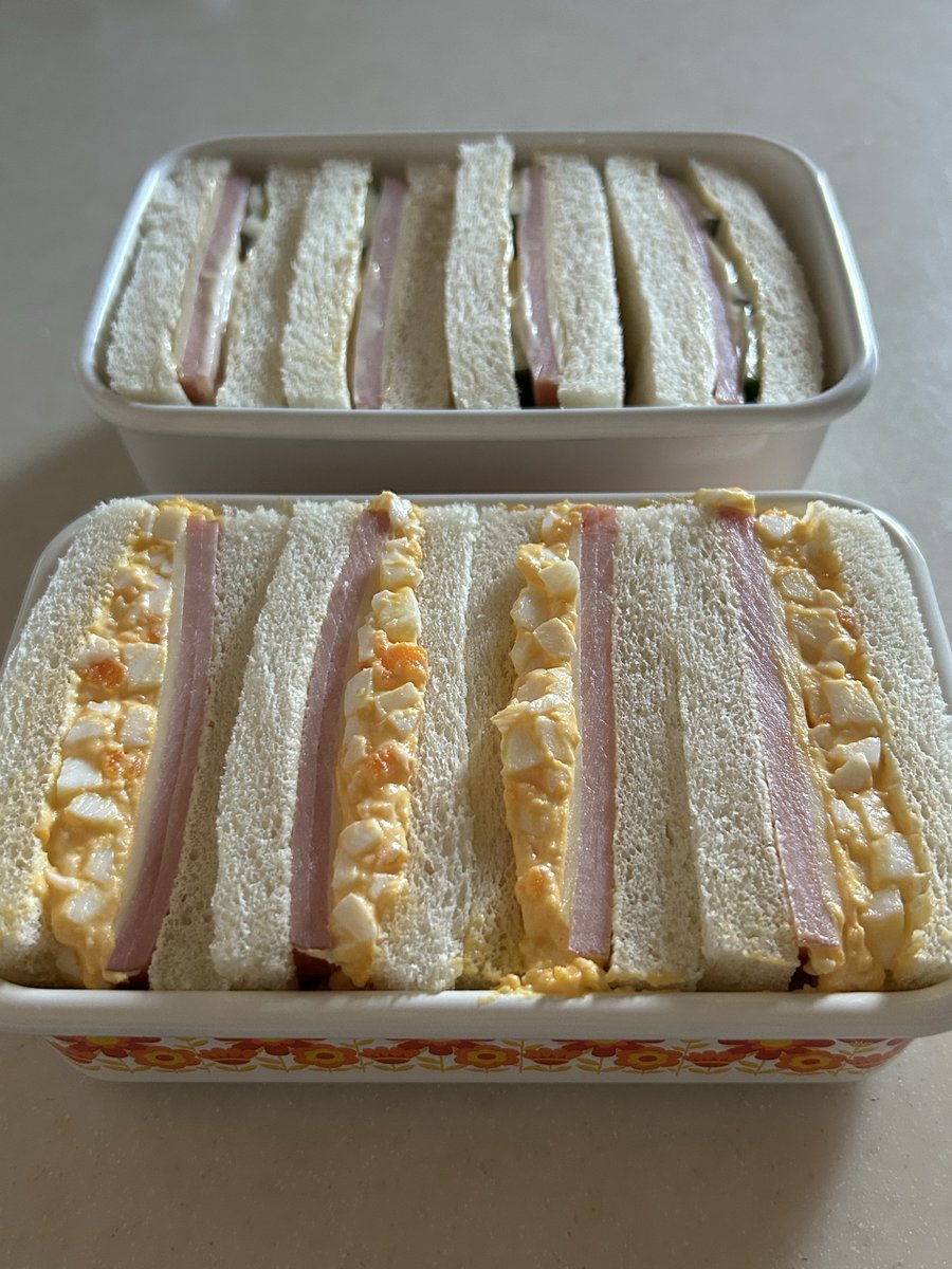 ハムタマチーズサンド
具だくさんでちょっと溢れました
