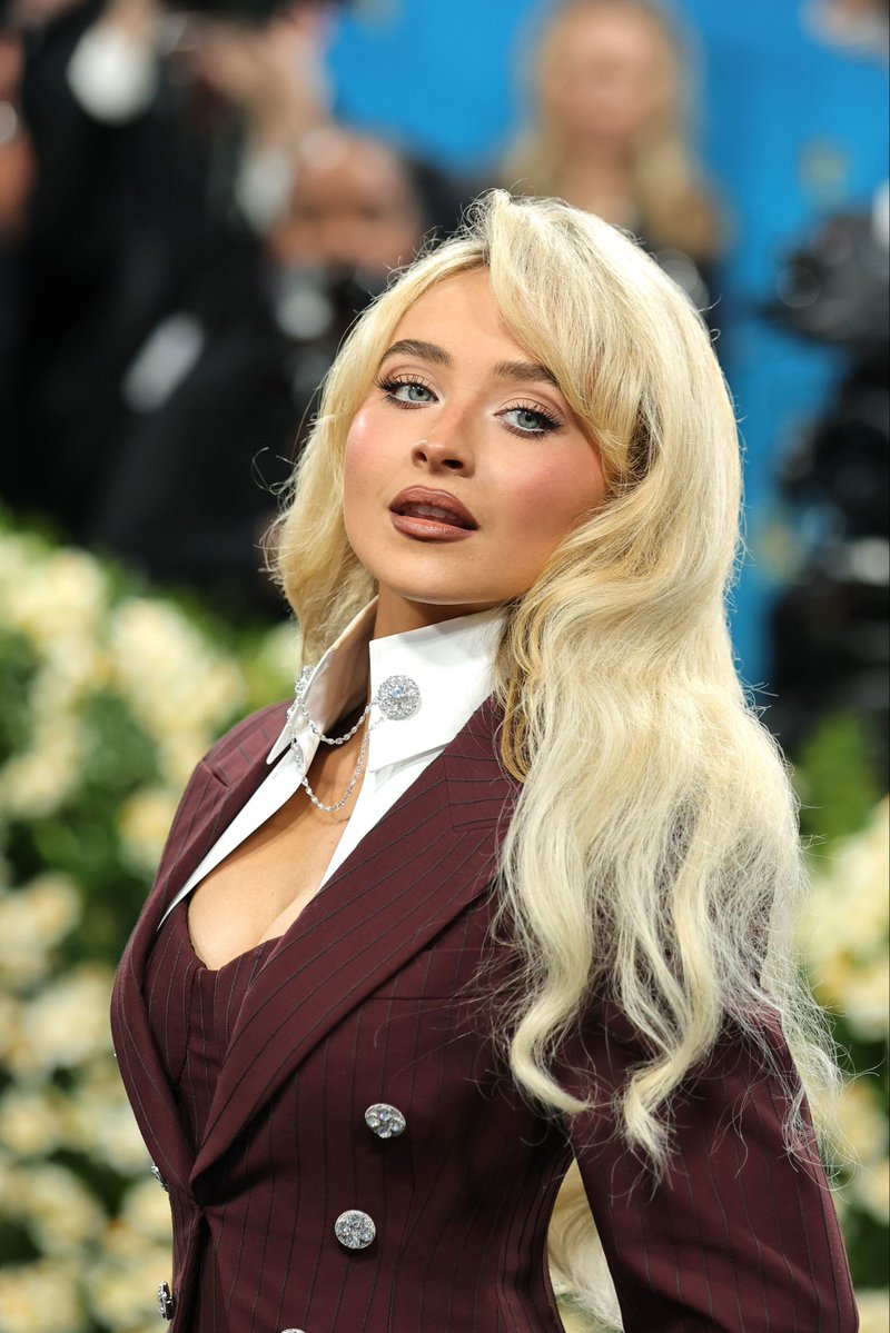 LeoLondon23's tweet image. When your opponent chaos warps your Omniscience on onto the board before your turn so you play your entire deck before swinging out for game while they ask “we are dead 8 minutes why are you still going?” 

“For her (Sabrina Carpenter)”
#magic #mtg #tcg #games #sabrinacarptener