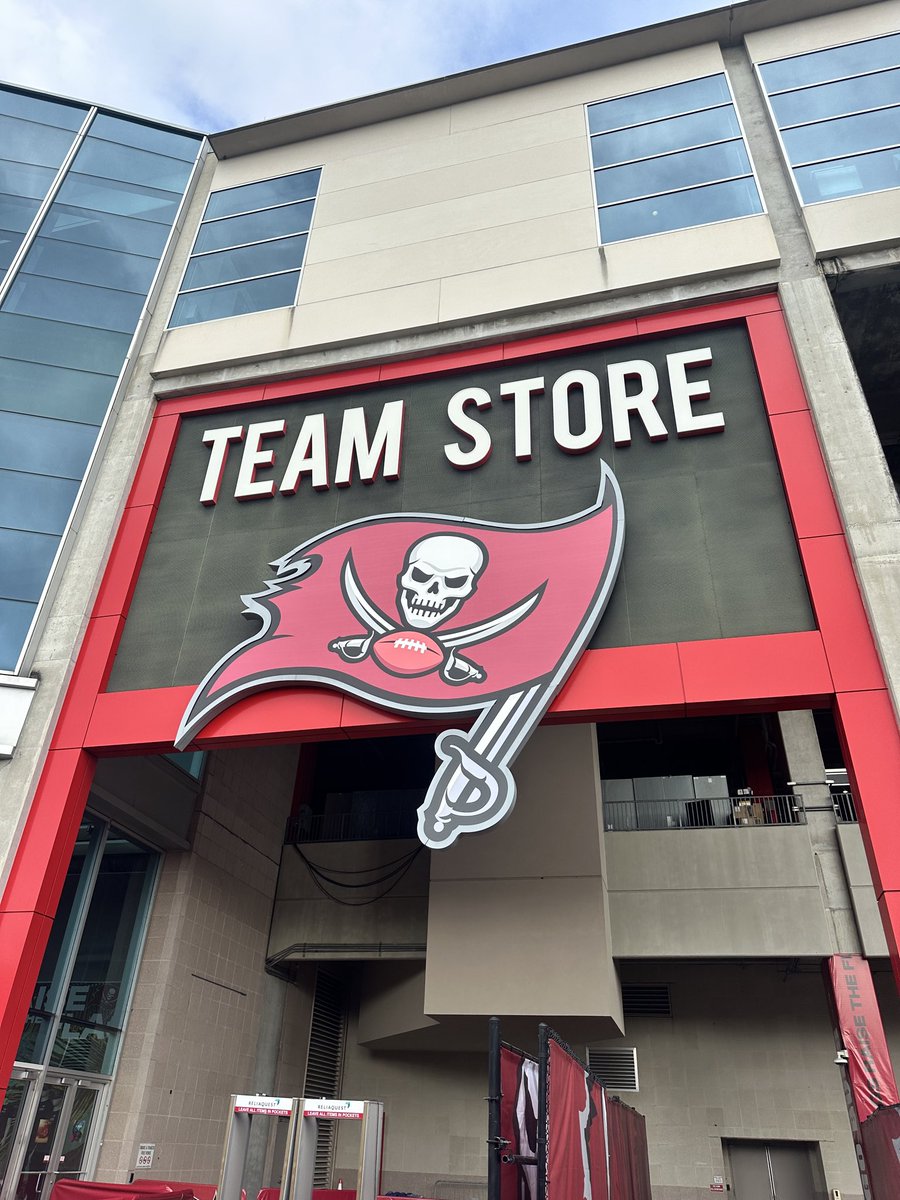 It’s a boy’s weekend, our very 1st <a href="/Buccaneers/">Tampa Bay Buccaneers</a> game tomorrow vs <a href="/49ers/">San Francisco 49ers</a> we had to make a stop at the team store