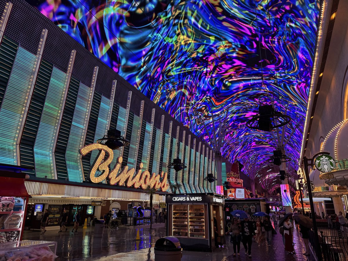 MappingThePath's tweet image. In Las Vegas this weekend for a wedding. First time in more than 15 years! #travel
