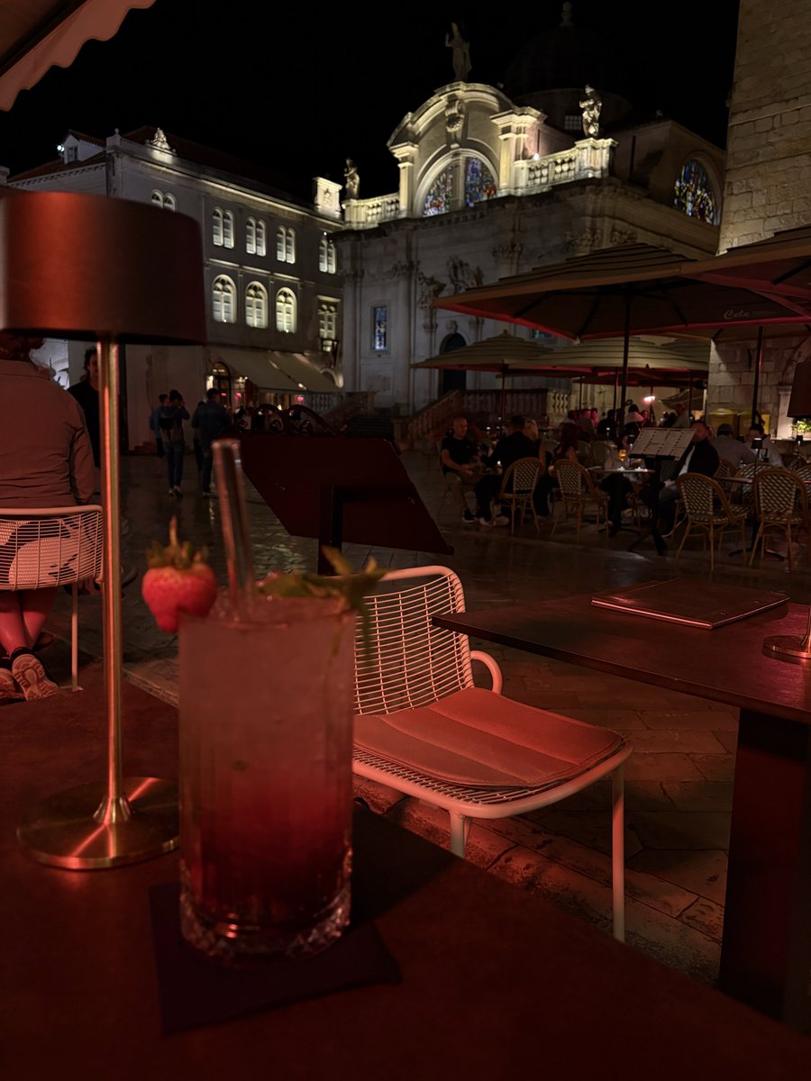 _katieroper's tweet image. Strawberry mojito for one please🍓
And yes I ate the strawberry
