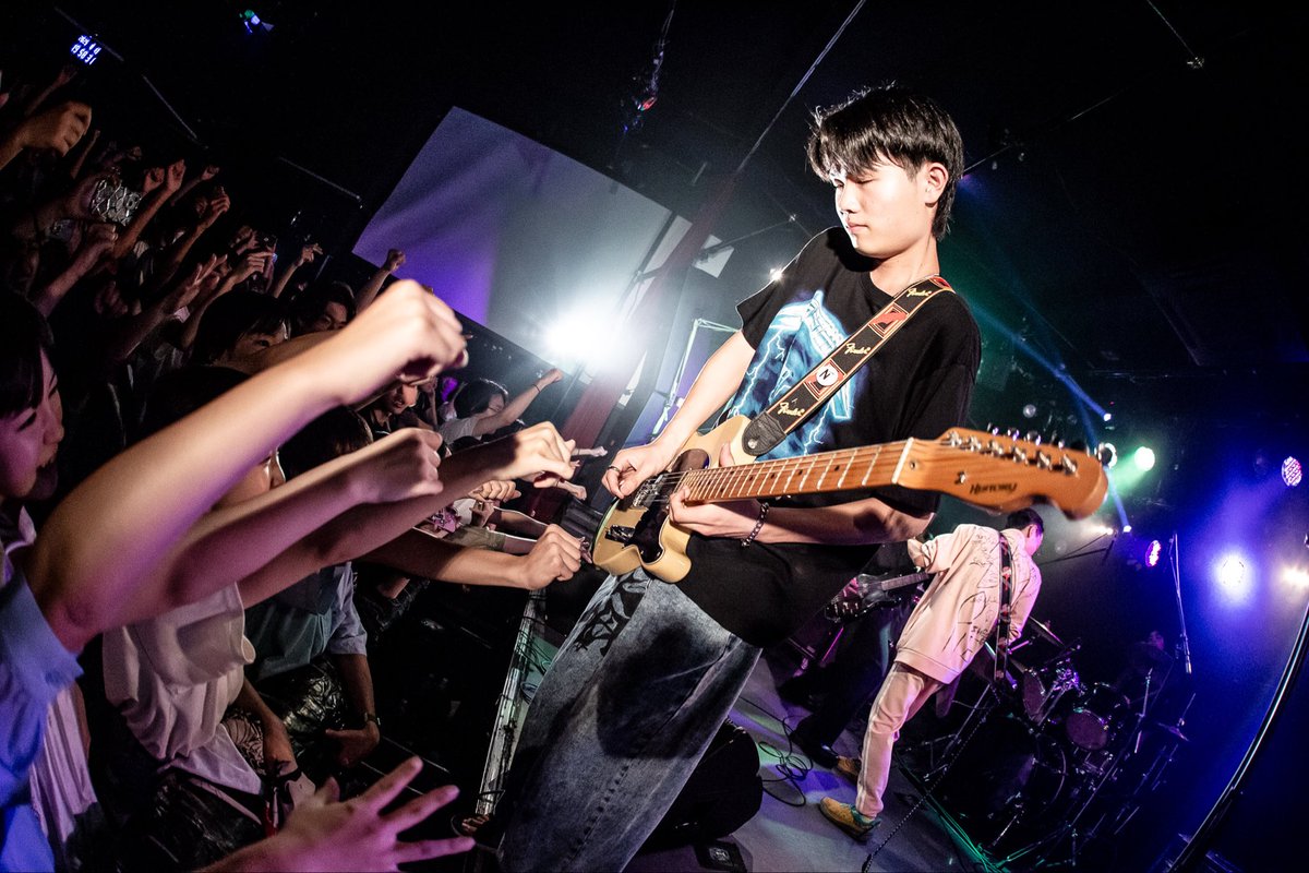 生まれてから18年という時を経て、今思うと休む暇ない怒涛の日々を送っていたと思います。バンドを初めて自分の音楽人生の歯車が回り始め、沢山の人に出会い支えられてここまできました。関わっていただいた方々全員に感謝します。これからはadultな海世界を楽しみにしていてください。