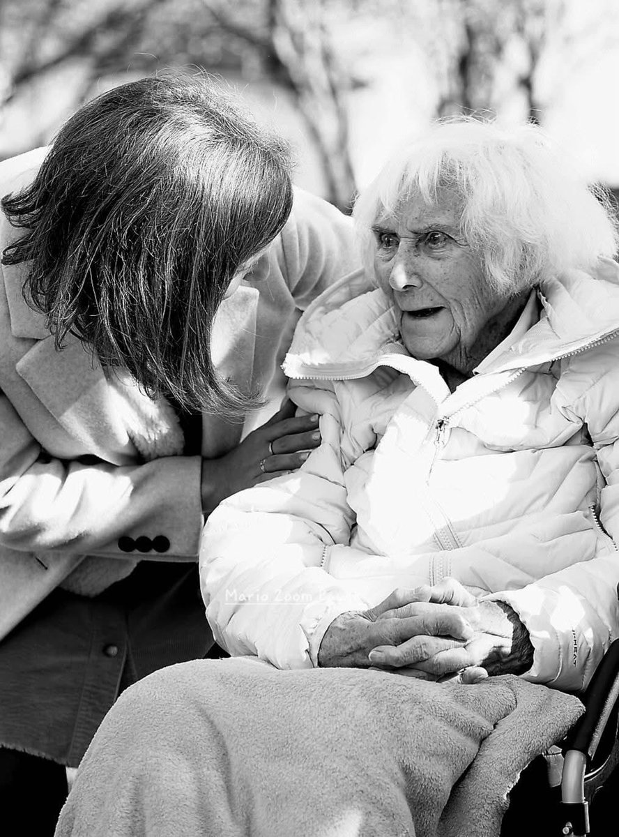 🚗✨ Ce samedi 11 octobre, belle rencontre « cœur à cœur » entre la résidence Médicis #Carpiquet et l’association Autour Rétro de Bourguebus ❤️

Les résidents ont retrouvé, pour certains, leur ancienne voiture, un moment chargé de souvenirs et d’émotion ! 💖

📷 Merci à Mario