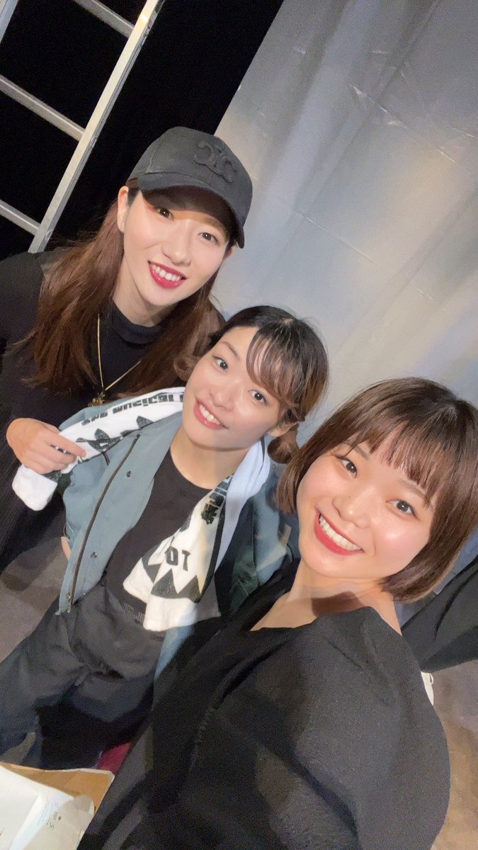 cherry_mio_819's tweet image. #ドリル魂
先日観劇してきました！

迫力ある舞台で、笑いと熱気と感動がぎゅっと詰まった時間でした。

紗耶さんの多彩な表現力と存在感に感動して、凛子さんの素敵な歌声に胸を打たれました🥹

お二人のブロマイドにサインもいただけて、本当に幸せです🫶✨

最後まで応援しております‼︎