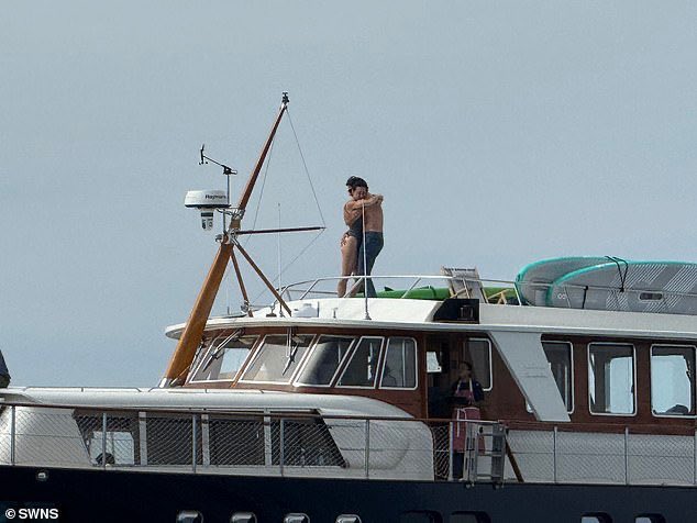 Point__Pop's tweet image. Katy Perry foi flagrada com Justin Trudeau em um iate na Califórnia.
.