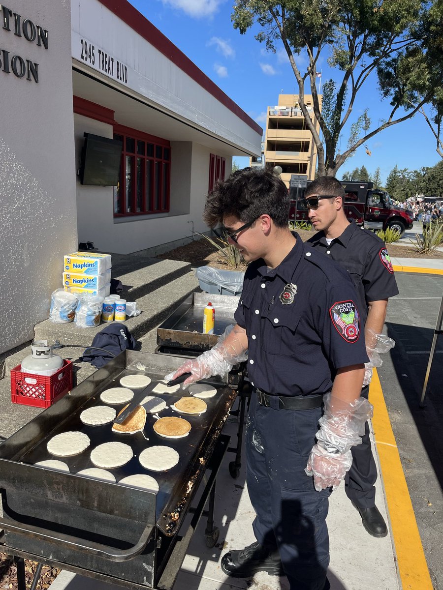 CON1100's tweet image. Fantastic day at our @ContraCostaFire annual open house. Over 1500 attended to find out more about how we serve. Huge thanks to all our amazing members who made this such a great day with tours, live demonstrations, and a pancake breakfast!