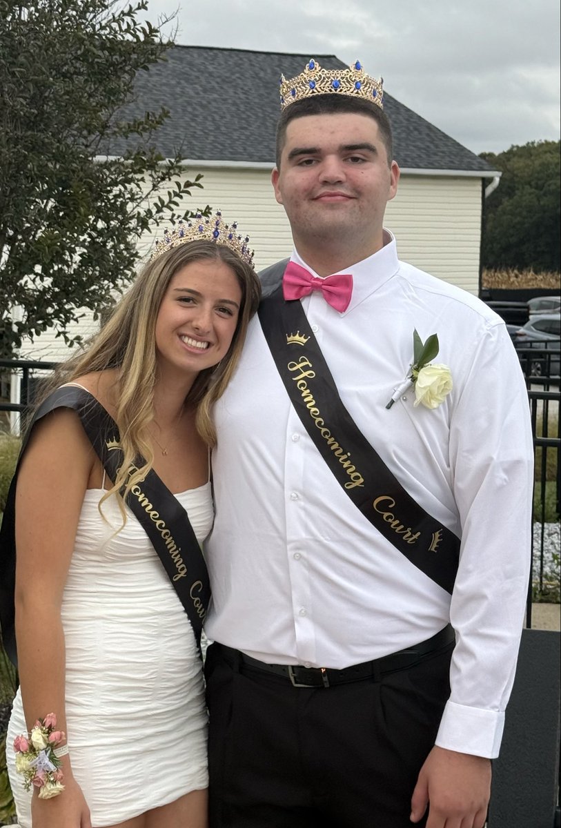 The game didn’t go the way we wanted, but I still got to share an unforgettable moment with Chloe — my Homecoming Queen 👑❤️ Even with the loss… it’s good to be king. 👑