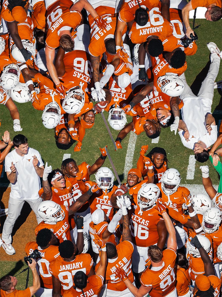 TexasLonghorns's tweet photo. 🔃🤘

#HookEm https://t.co/2mpWuFqam4