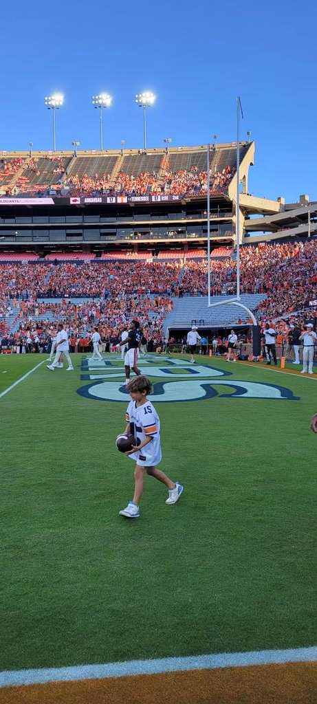 Georgia at Auburn for the 130th time. 730 EST. Gino Torretta, KC Jones, and I have the call. SiriusXM 385/975. Also, on the Audacy app and streamed live on YouTube. AM 570 in LA &amp; 1510 AM in KC, among others.