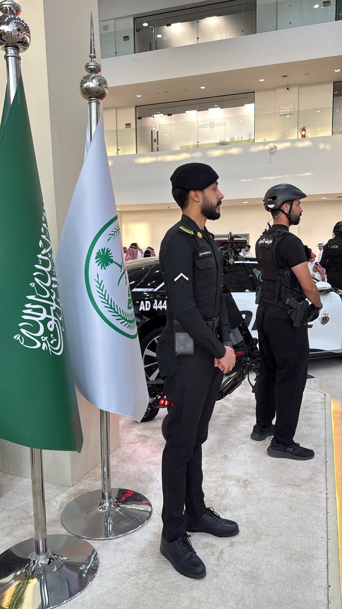 alaat37's tweet image. مقتطفات معرض نادي الصقور الدولي 🦅😍.
#عالم_يشبهك #معرض_الصقور_والصيد_السعودي_الدولي