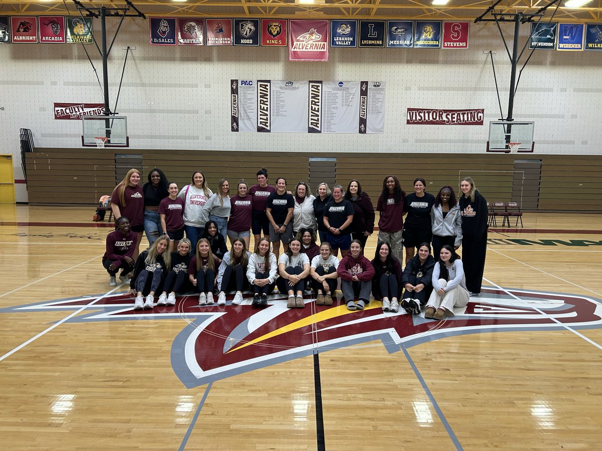 We wouldn’t be here if it wasn’t for the ones that paved the way before us!! Thank you to all the alumni that came out today to celebrate Alvernia Women’s Basketball!!