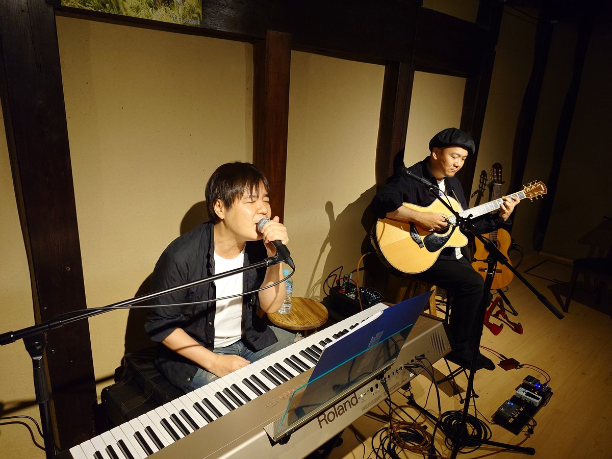 <a href="/chicago_poodle/">シカゴプードル 花沢耕太</a> おはようSunday！
まだ余韻に浸っております😁
昨日はほんとに最高のライブでしたね〜😆
アッキーの超絶テクニックと花ちゃんの歌声に酔いしれました🎵✨
是非また演ってほしいです😄