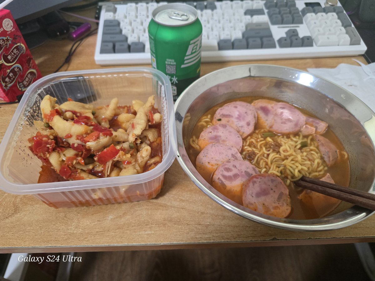 Momo (@pizza_cat_black) on Twitter photo 