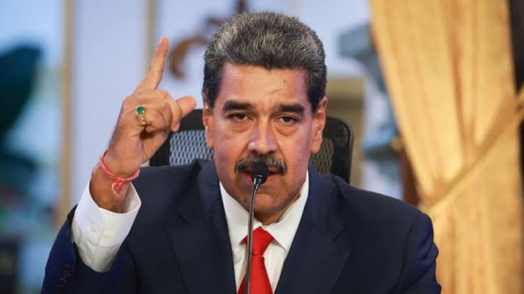 NewsLiberdade's tweet image. 🚨URGENTE - Trump estuda bombardear alvos estratégicos militares na Venezuela para acabar com a ditadura de Maduro, diz CNN
