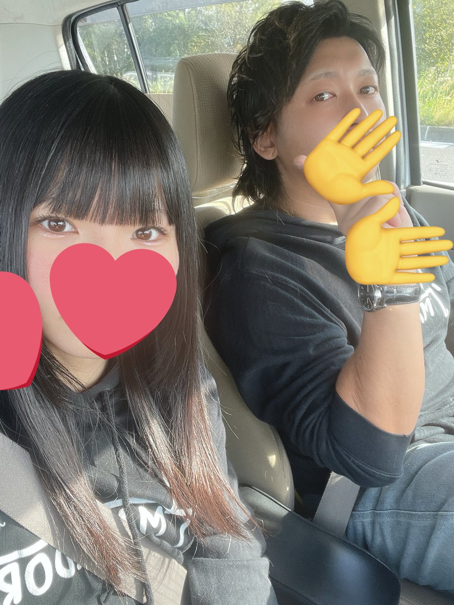 すねて tweet media