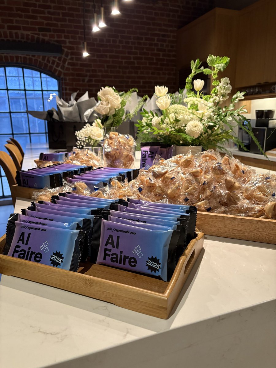 ZeroToOneLara's tweet image. Day 5 of #SFTechWeek @a16z @speedrun AI Faire ✨

So many great companies on the rise to watch, my personal favorite is Avenir AI, focused on simplifying employee benefits and onboarding, run by 2 Girl Bosses 👩🏻‍💻🔥

Thanks for the swag bag 💖

#a16z #AndreessenHorowitz #startup