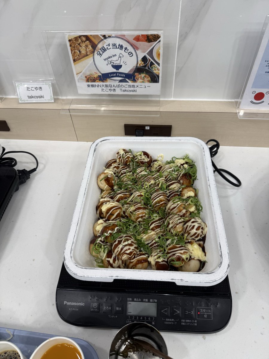 Nekomimi's tweet image. 東横INN大阪なんばの朝食、たこ焼き。