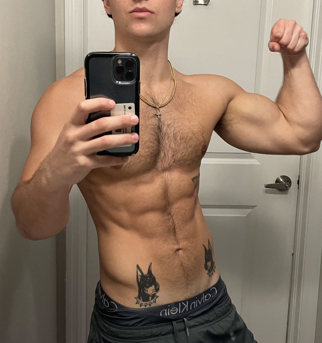 CashisBuff's tweet image. Feeling on Fire today! 🔥 
Love getting that grind on and go follow the blue page! 💪🤫🌶