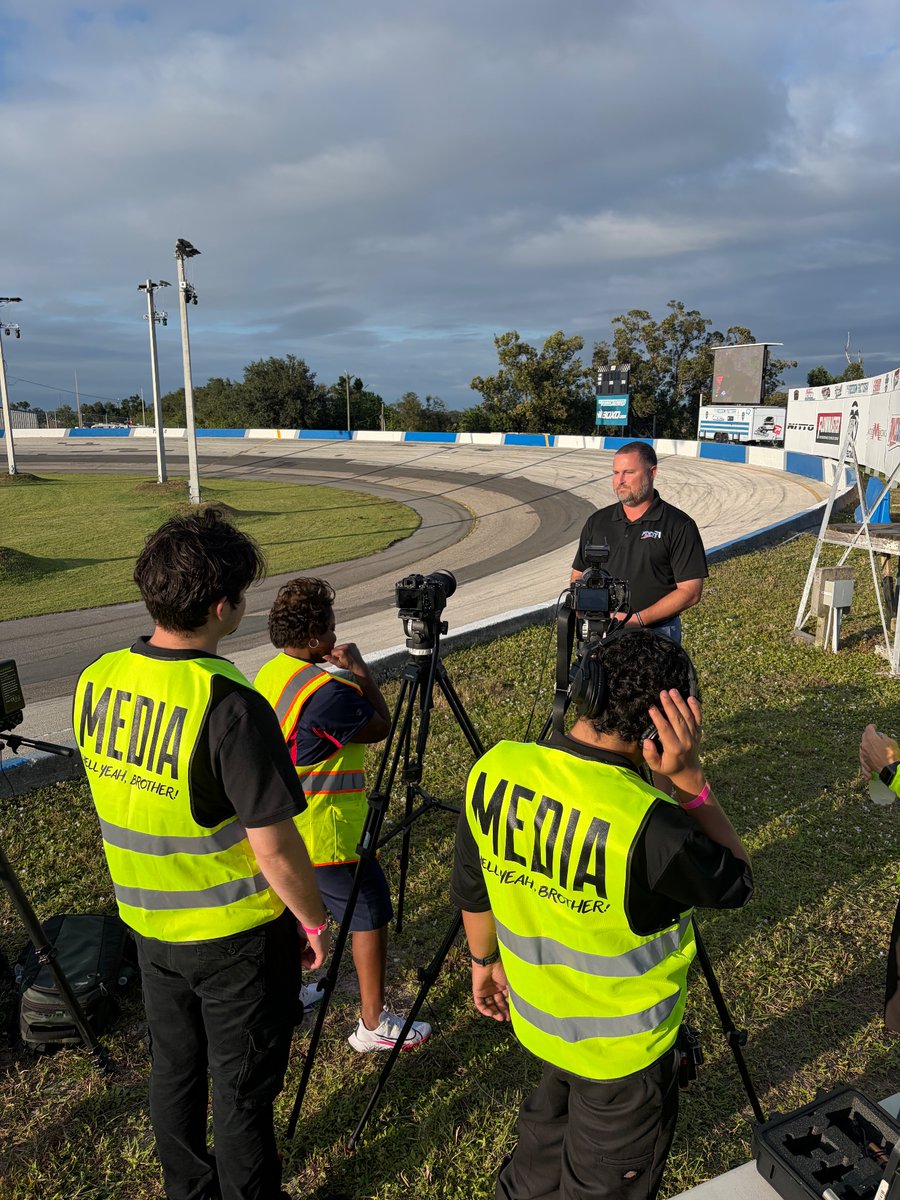 MyFDOT_SWFL's tweet image. Let &apos;er rip on safety! 🚗  If you&apos;re craving speed, hit the track, not the streets. The #FreedomFactory is the perfect spot to unleash the need for speed and ensure everyone gets home safe. 🏁 Thanks for having us, #CleetusMcFarland #TargetZero